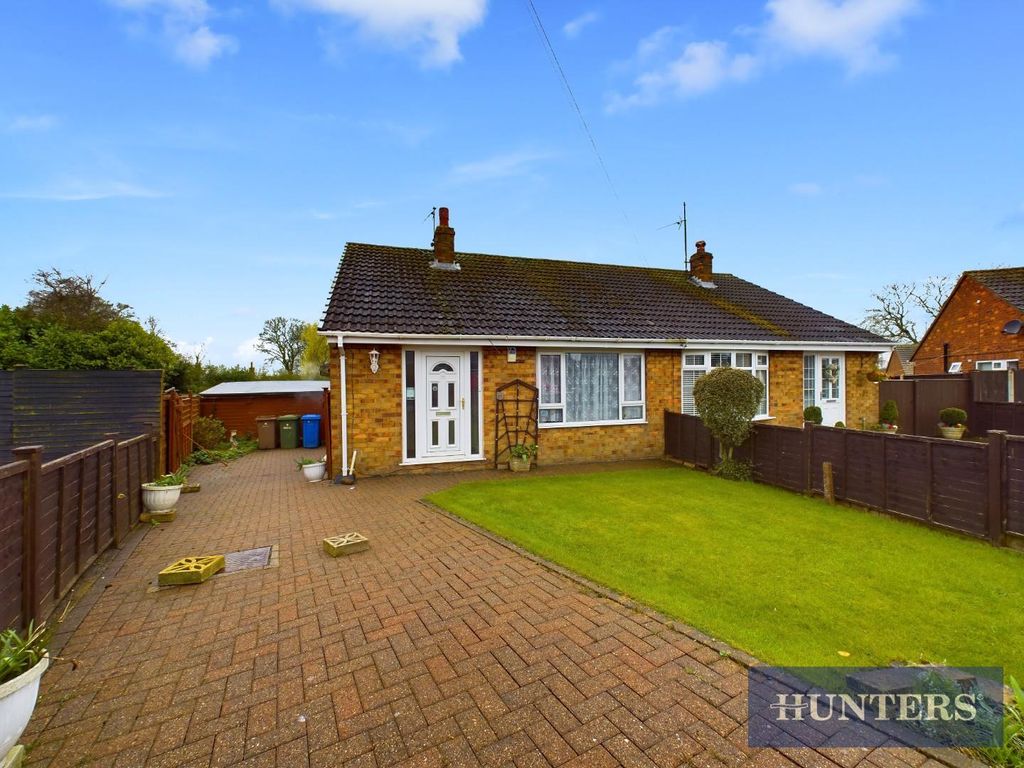 3 bed semidetached bungalow for sale in Scarborough Crescent