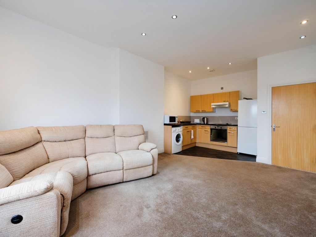 2 bed flat for sale in Kingston Road, Portsmouth PO2 Zoopla