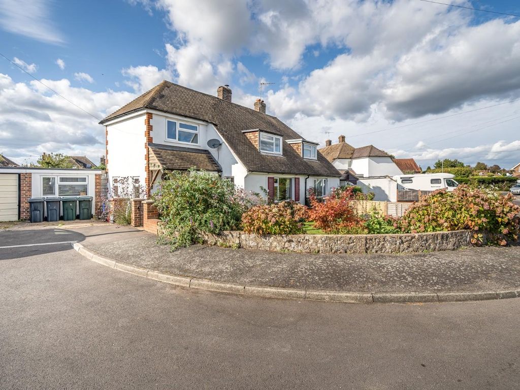 3 bed semidetached house for sale in Orchard Drive, Wye, Ashford TN25