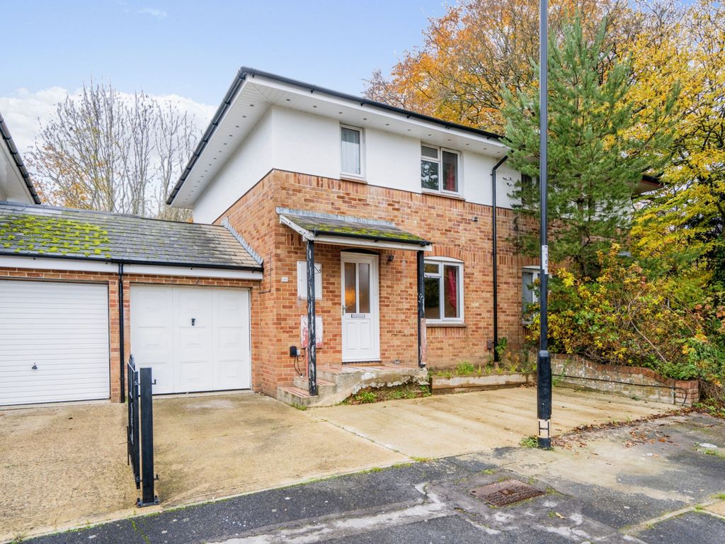 3 bed semidetached house for sale in Hornchurch Road, Lord's Hill