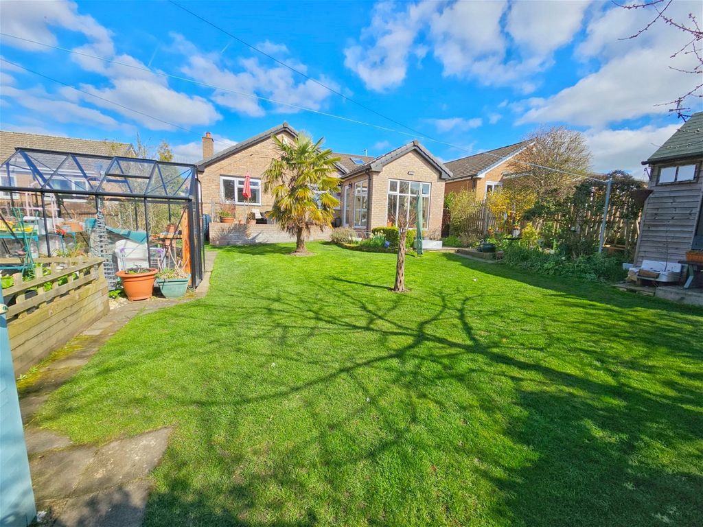 3 bed bungalow for sale in Cumberland Drive, Barnsley S71 Zoopla