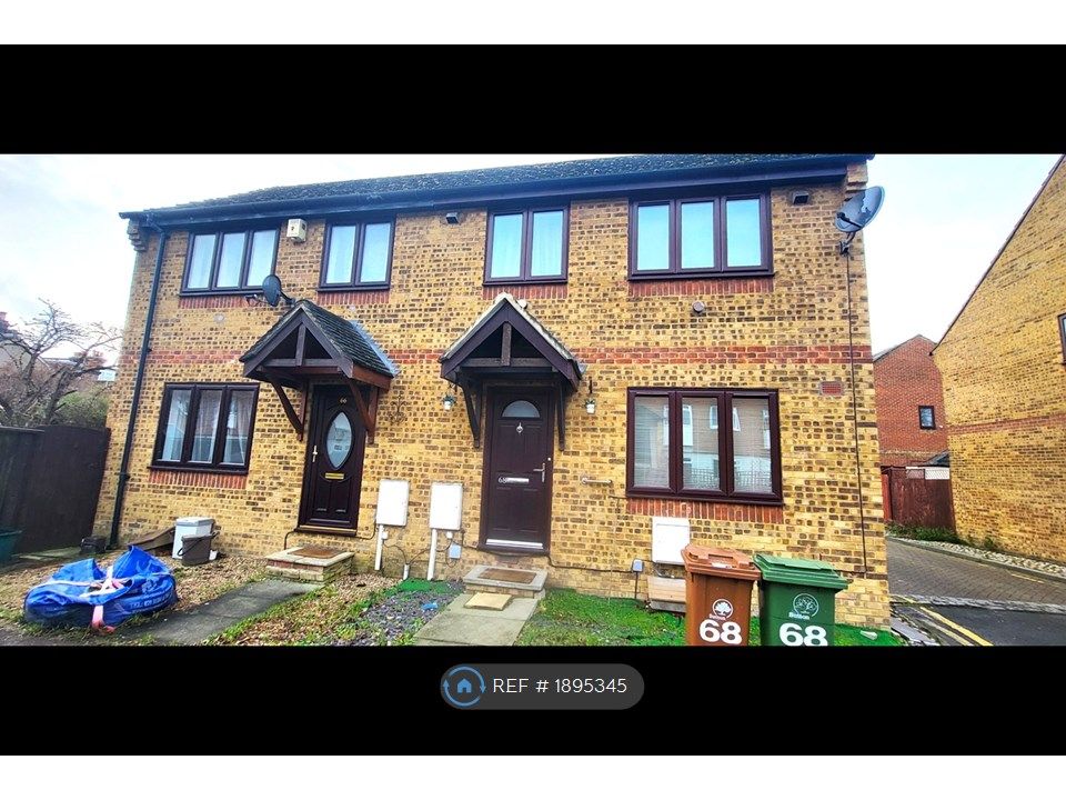 2 bed semidetached house to rent in Wolseley Road, Mitcham CR4, £1,600
