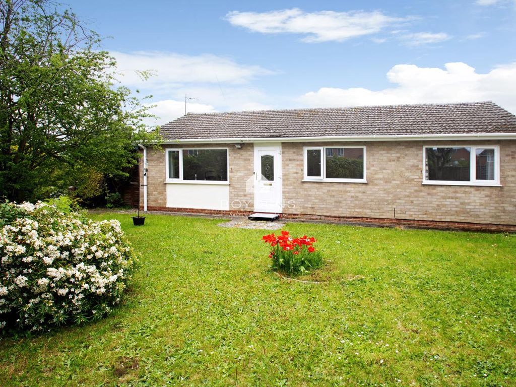 3 bed bungalow for sale in Kings Road, Glemsford, Sudbury CO10, £