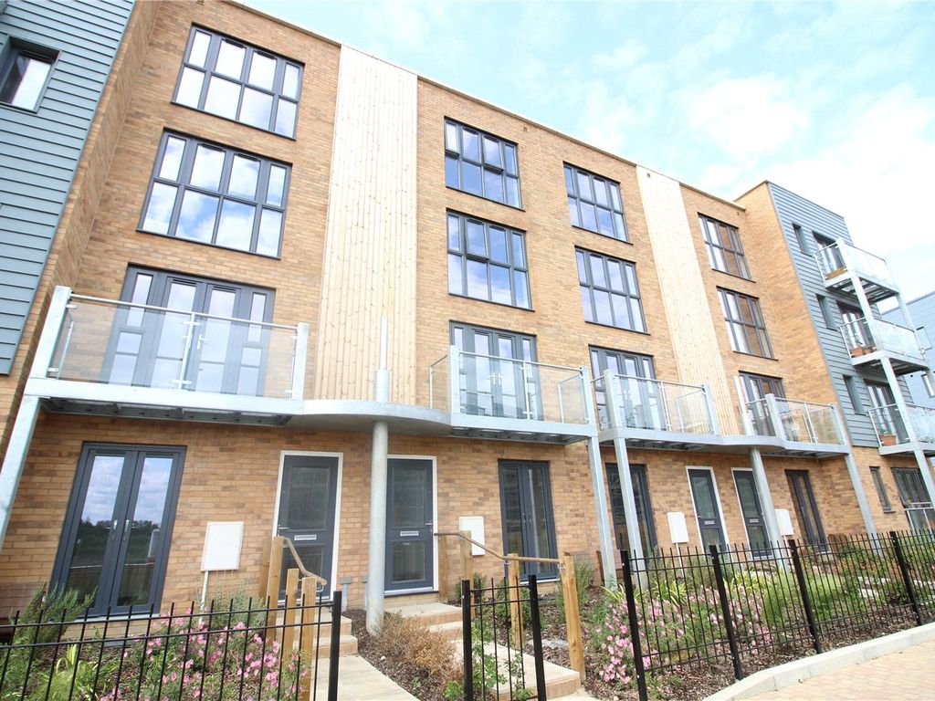 4 bed terraced house to rent in Clapperknapper, Castle Hill, Ebbsfleet Valley, DA10