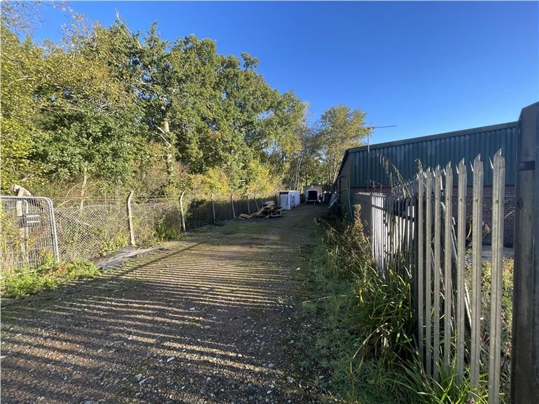 Warehouse to let in Yard At London Road, Hildenborough, Tonbridge, Kent