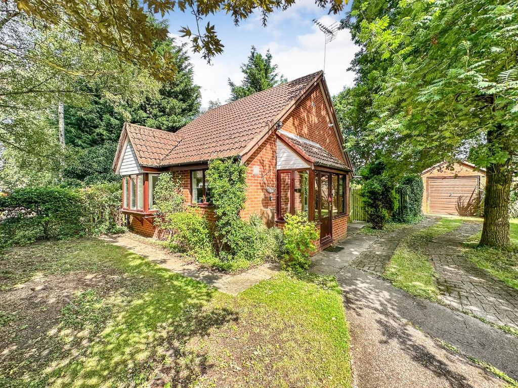 2 bed detached bungalow for sale in Spinney Close, Binley Woods