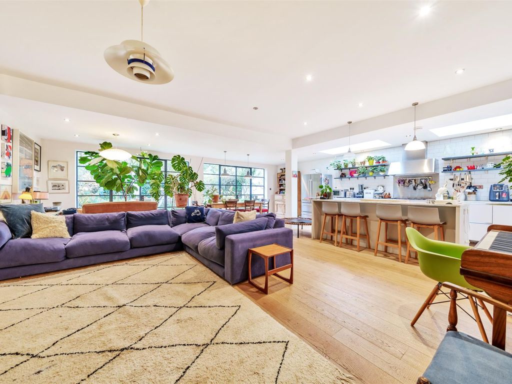 5 bed semidetached house for sale in Chelmsford Square, London NW10, £