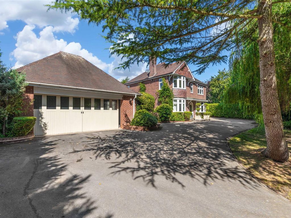 4 bed detached house for sale in Worcester Road, Stoke Heath, Bromsgrove Worcestershire B61, £