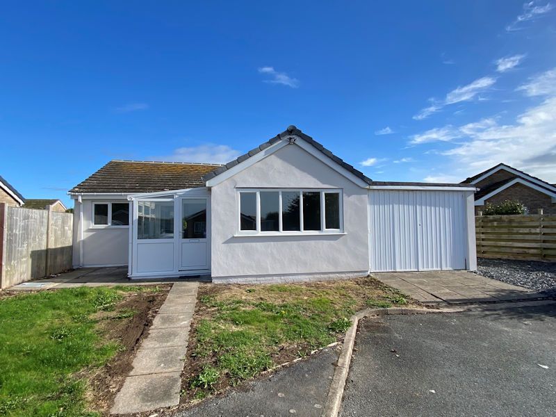 3 bed detached bungalow for sale in Dysynni Walk, Tywyn LL36, £255,000