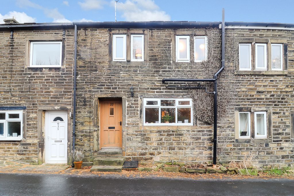 2 bed terraced house for sale in Blackmoorfoot, Linthwaite