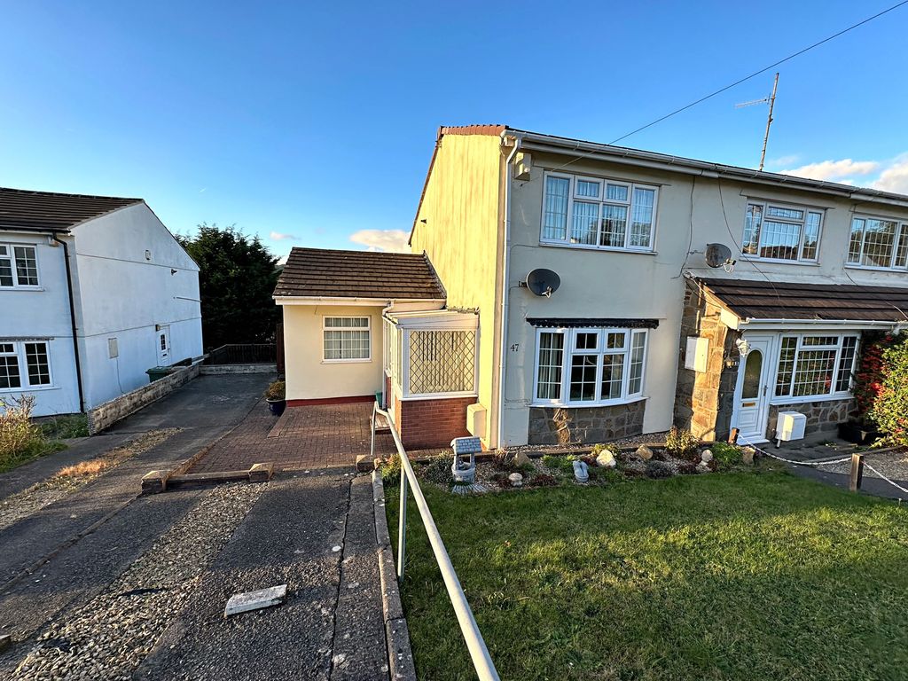 2 bed link detached house for sale in Springfield Road, Maesycwmmer