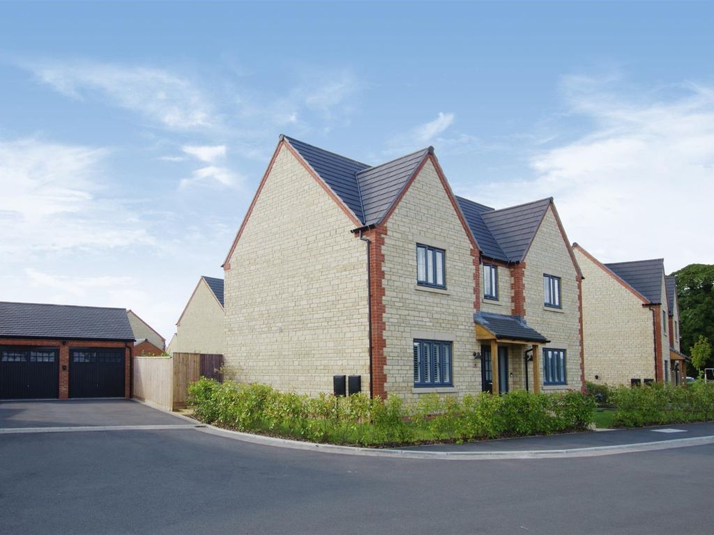 5 bed detached house for sale in Jenkins Close, Blunsdon, Swindon SN26