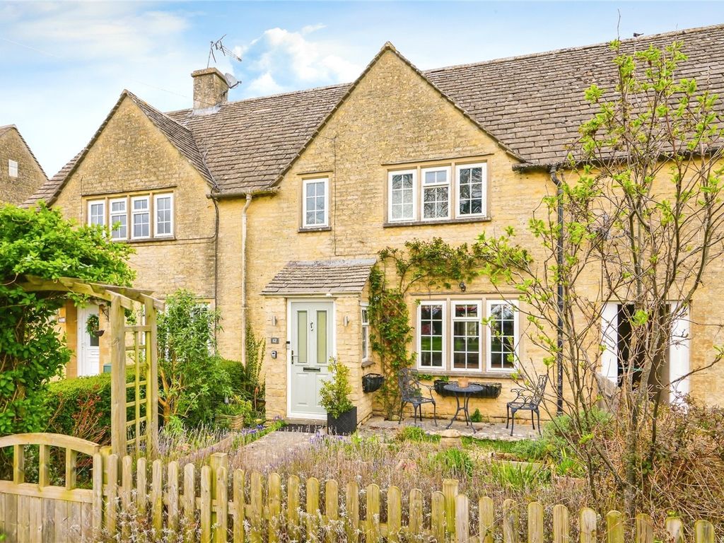 3 bed detached house for sale in The Gassons, Filkins GL7, £425,000