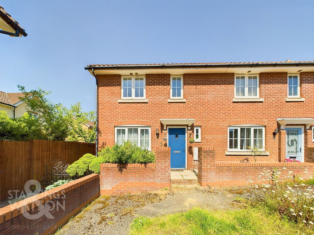 3 bed semidetached house for sale in Heron Road, Queens Hill, Norwich
