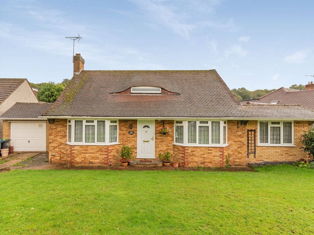 3 bed detached bungalow for sale in Chestnut Grove, South Croydon CR2