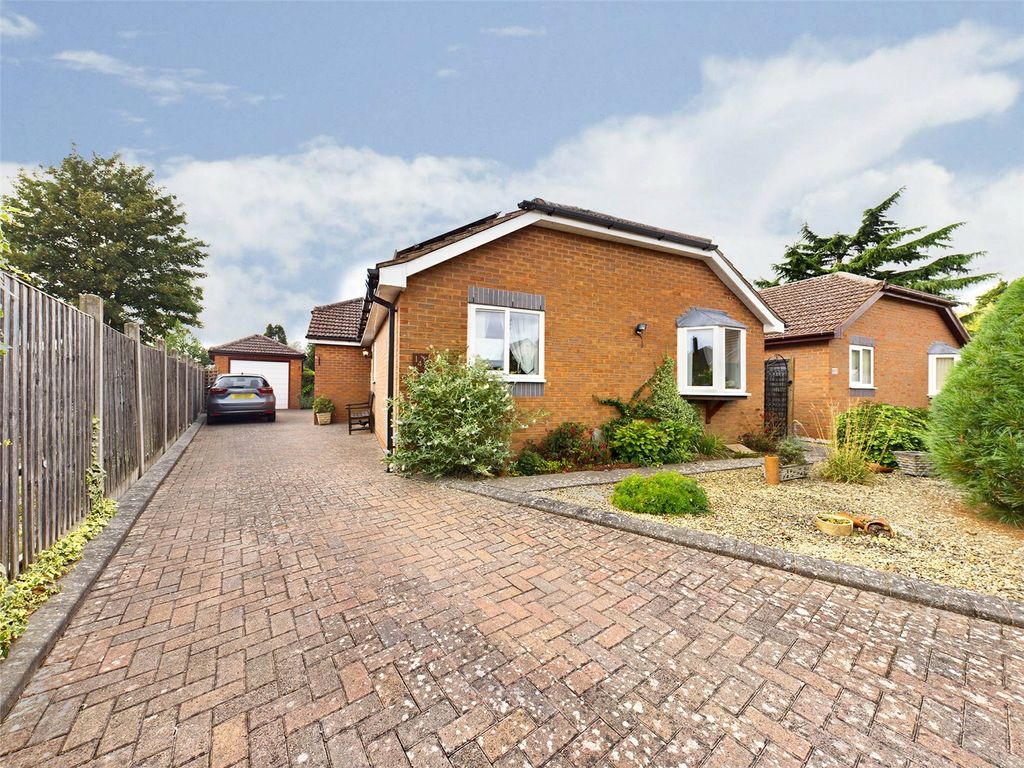 3 bed bungalow for sale in Comer Road, Worcester, Worcestershire WR2
