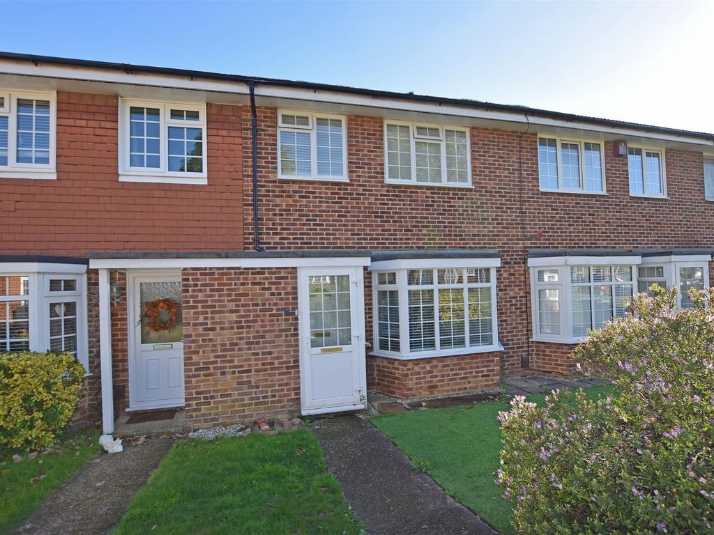 3 bed terraced house for sale in Finlays Close, Chessington KT9 Zoopla