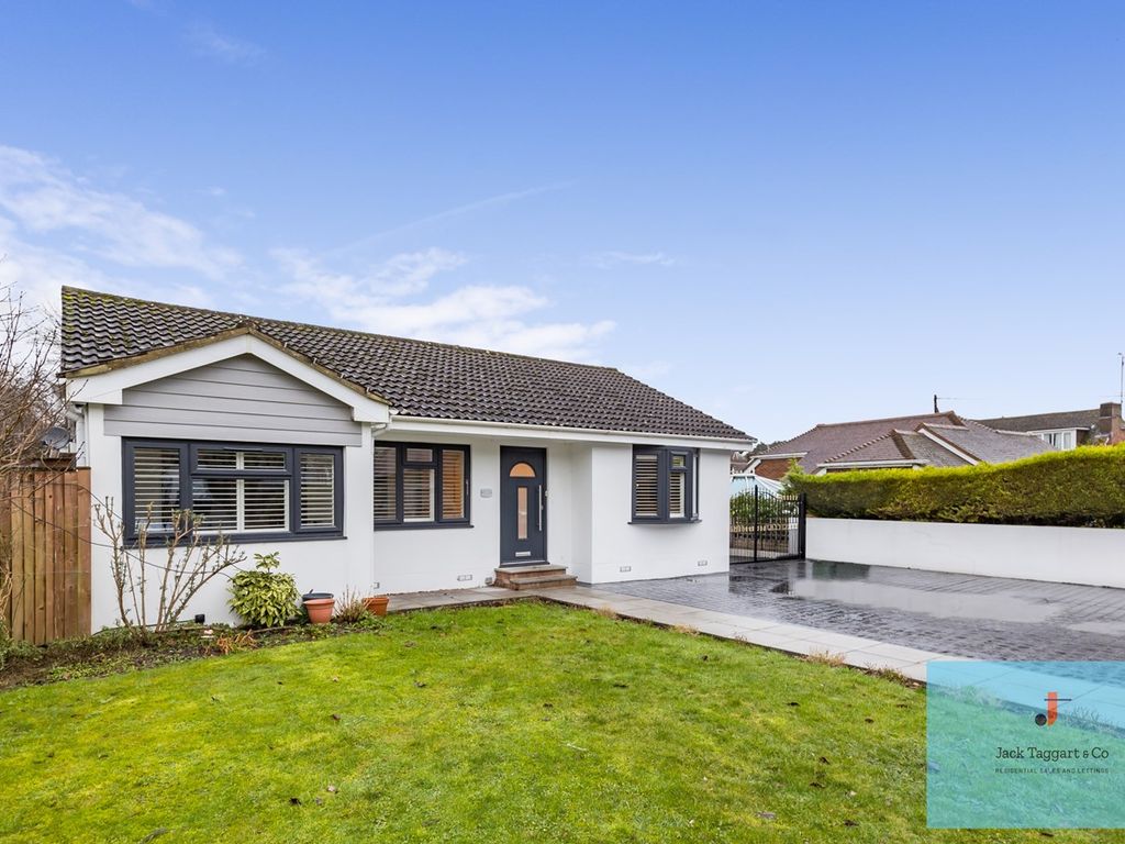 4 bed detached bungalow for sale in Castle Close, Bramber, Steyning BN44, £875,000 Zoopla