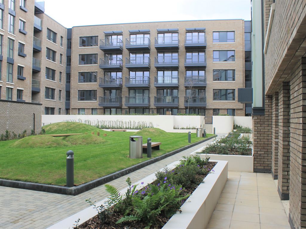 2 bed flat to rent in Aurora Point, 4 Plough Way, London SE16, £2,375