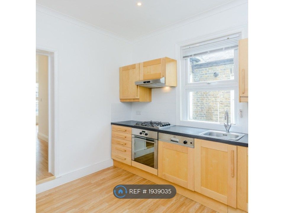 2 bed flat to rent in Cambridge Road, Kingston KT1, £1,600 pcm Zoopla