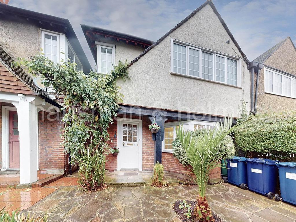 5 bed property for sale in St. Road, London NW11, £1,280,000