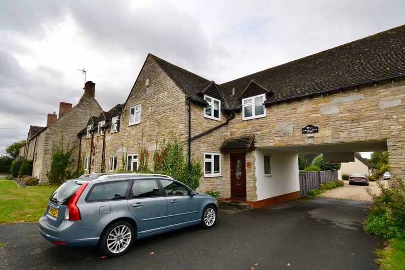 3 bed semidetached house for sale in East Side, North Littleton