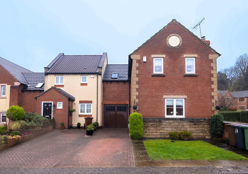 4 bed linkdetached house for sale in Acorn Way, Pool In Wharfedale