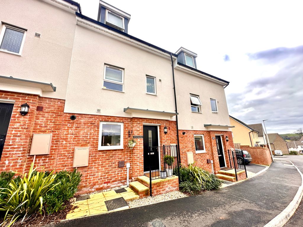 4 bed terraced house for sale in New Green Street, Ivybridge, Devon
