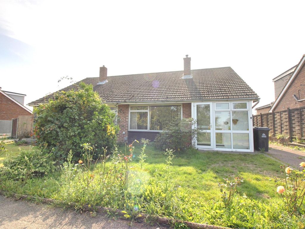 2 bed bungalow for sale in Appleby Street, Cheshunt, Waltham Cross EN7