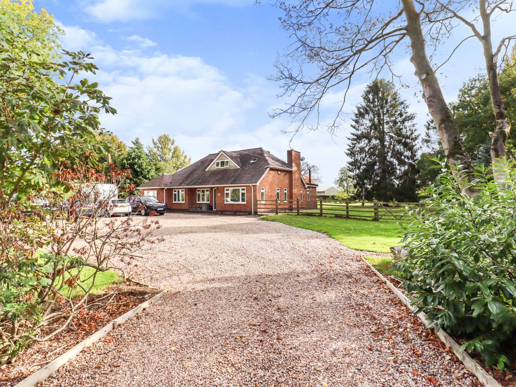 4 bed detached bungalow for sale in Smeaton Lane, Stretton Under Fosse