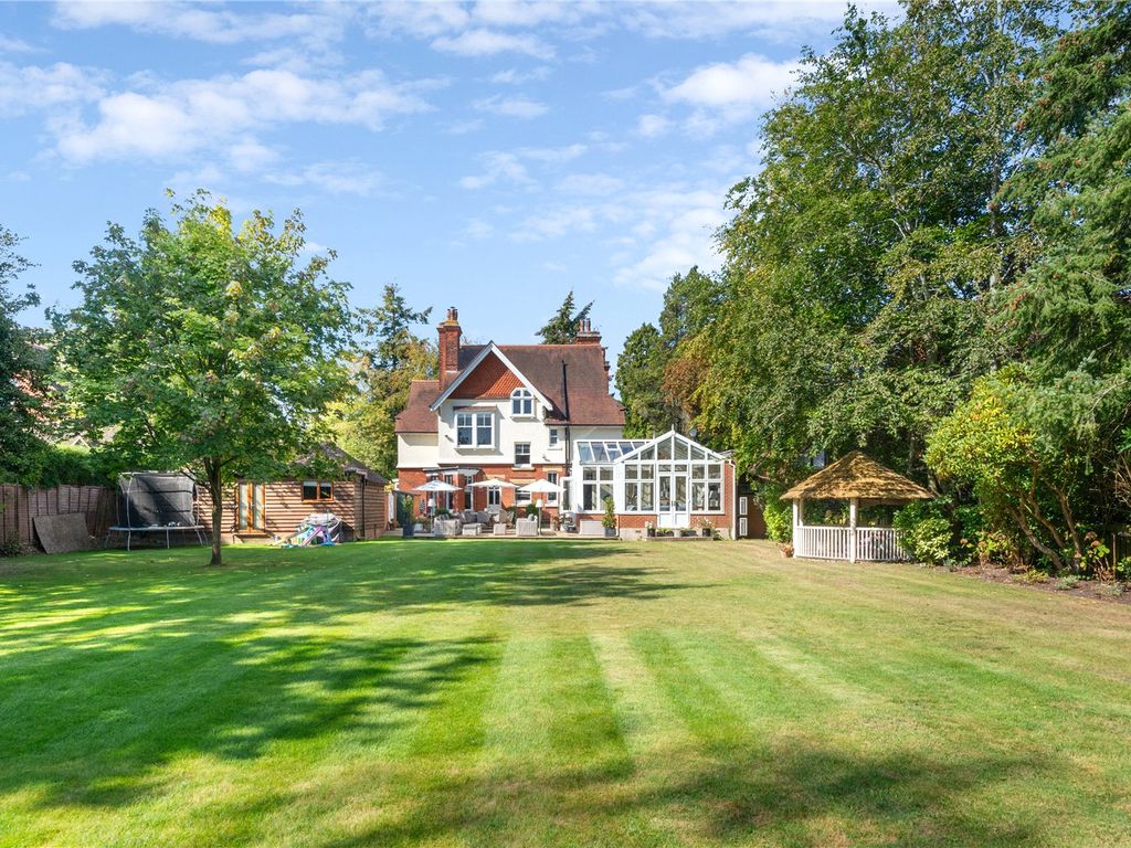 6 bed detached house for sale in The Avenue, Crowthorne, Berkshire RG45