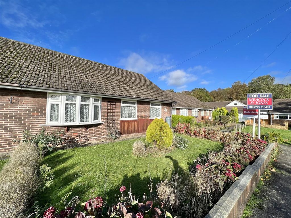 3 bed semidetached bungalow for sale in Arnolds Avenue, Hutton, Brentwood CM13, £425,000 Zoopla