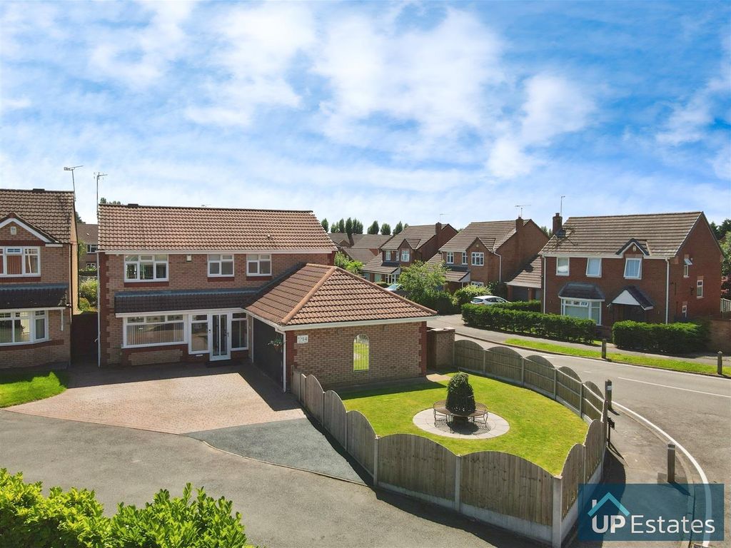 4 bed detached house for sale in Hidcote Close, Maple Park, Nuneaton