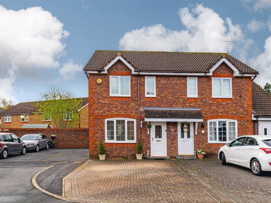 3 bed semidetached house for sale in Moorhen Close, Covingham, Swindon, Wiltshire SN3, £300,000