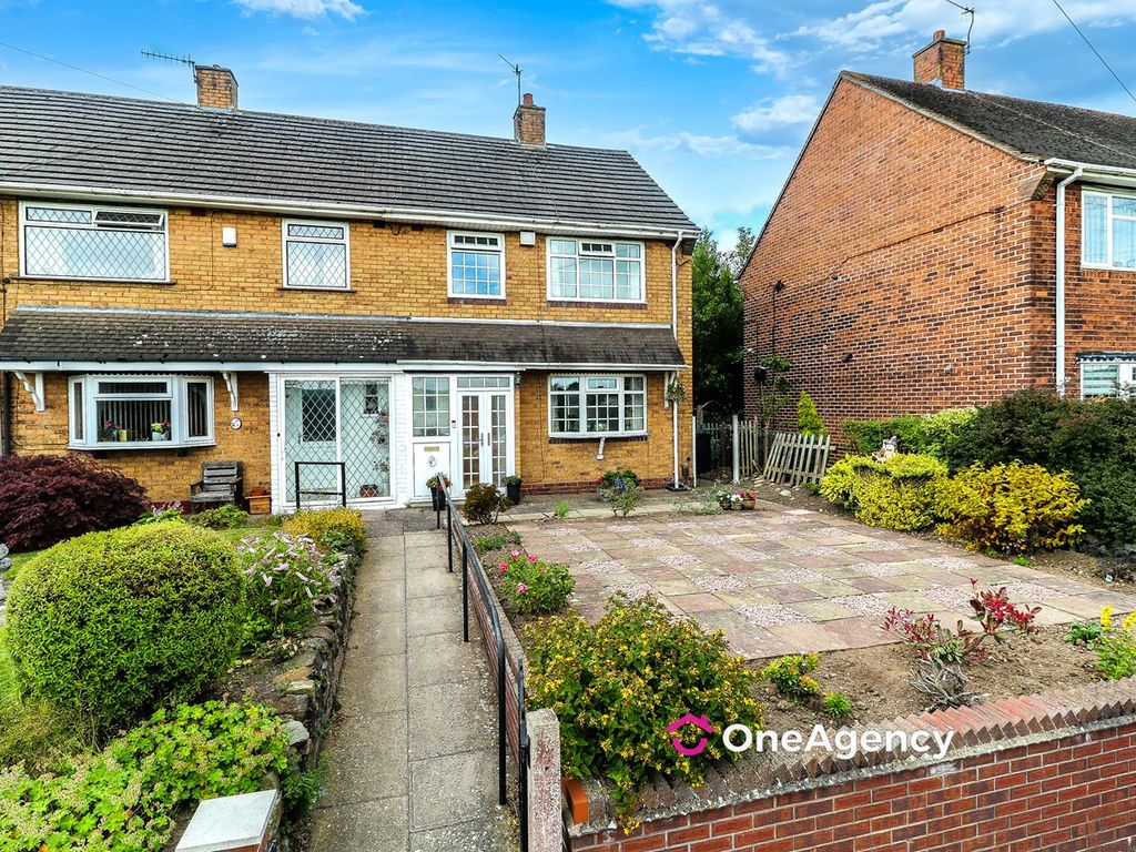 3 bed town house for sale in Townsend Place, Bucknall, StokeOnTrent