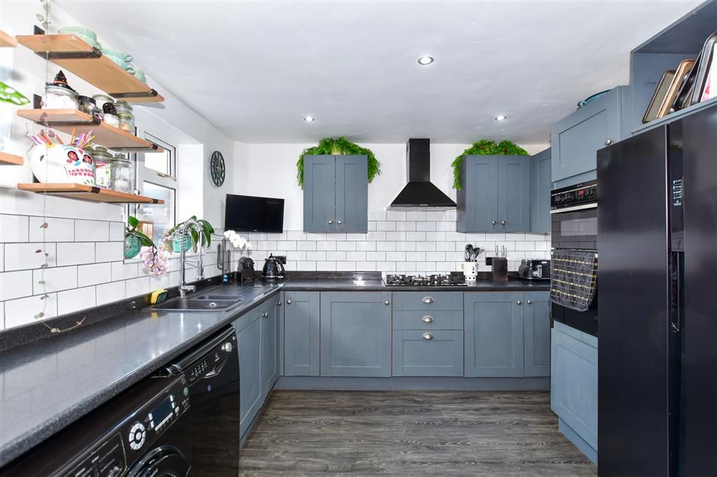 3 bed end terrace house for sale in Huntington Road, Coxheath