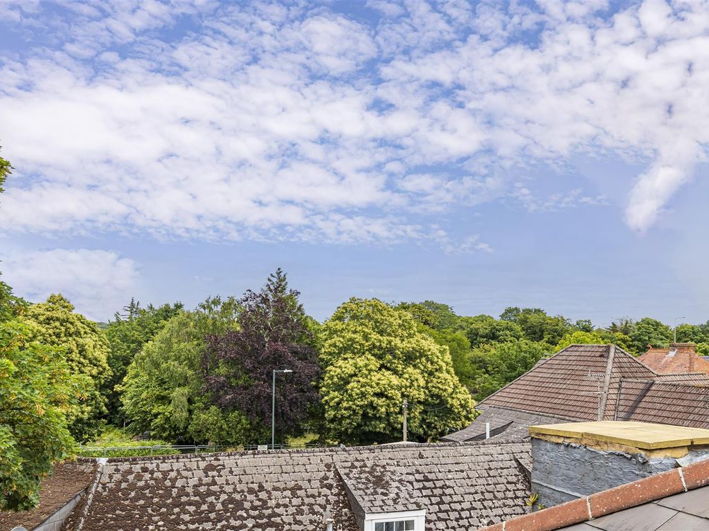 4 bed flat to rent in Westbourne Arcade, Poole Road, Westbourne