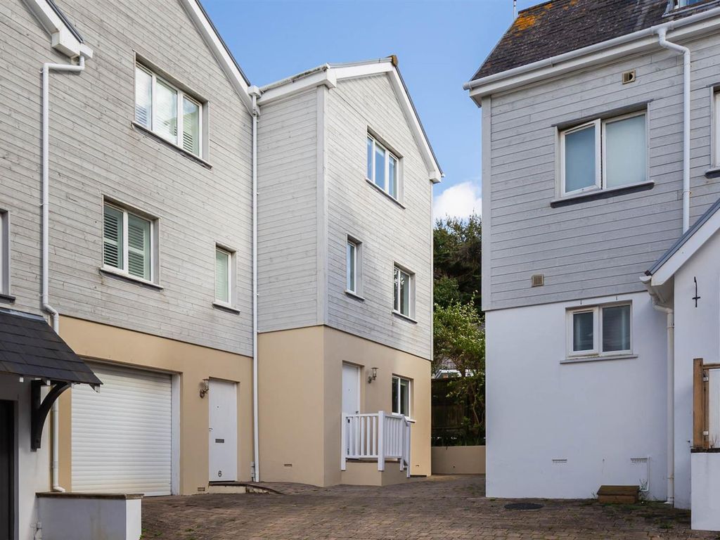 4 bed town house for sale in Station Road, Bembridge PO35, £585,000