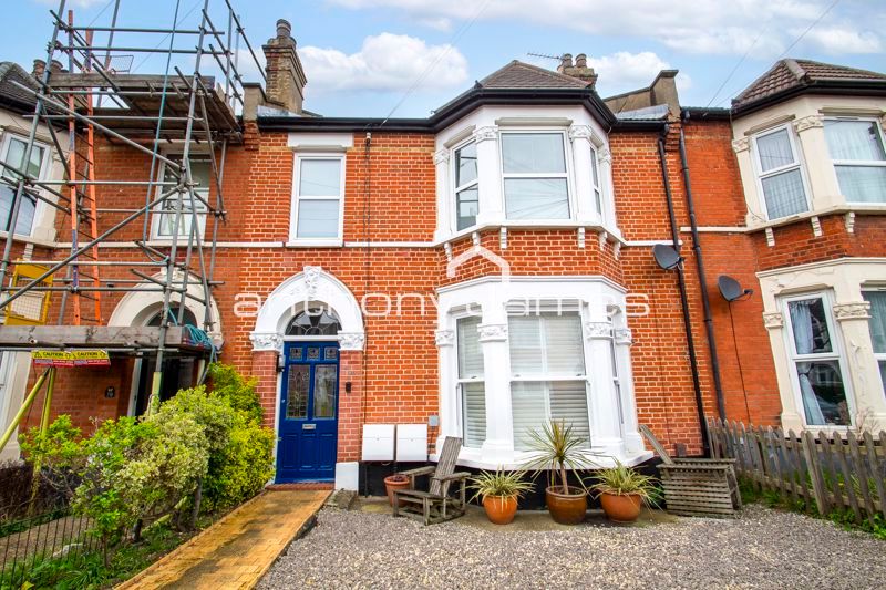 2 bed flat to rent in Greenvale Road, Eltham, London SE9, £1,600 pcm