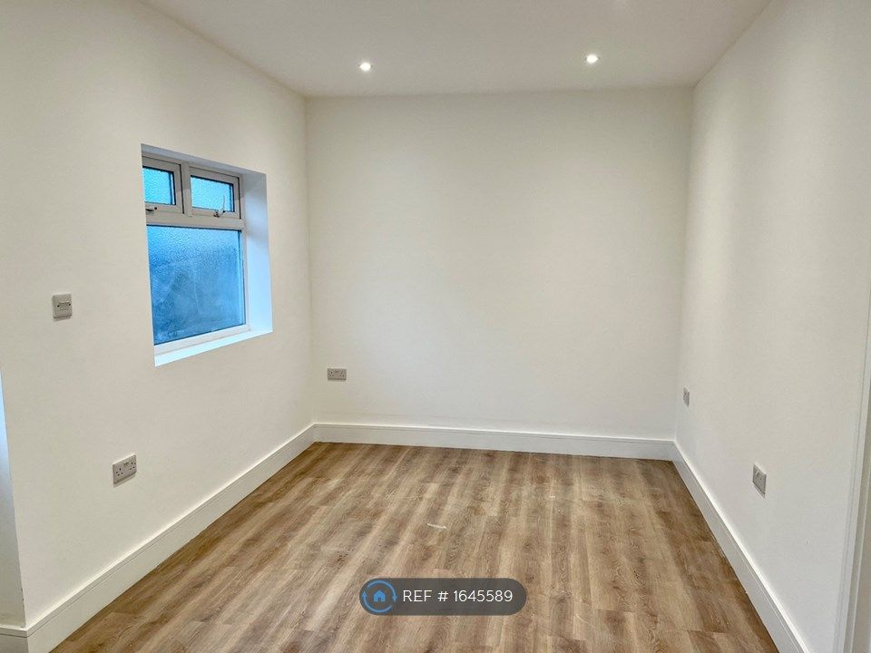 1 bed flat to rent in Berkeley Avenue, Hounslow TW4 Zoopla