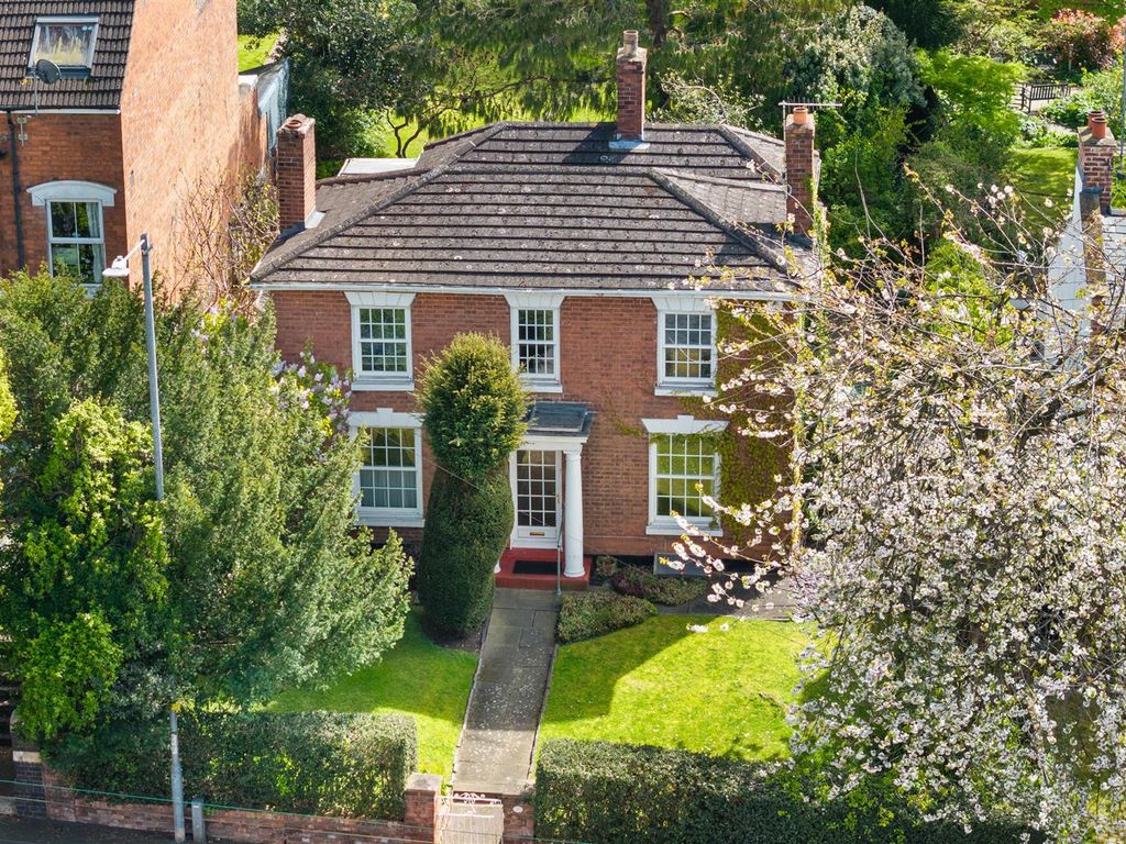 3 bed detached house for sale in Droitwich Road, Worcester WR3, £