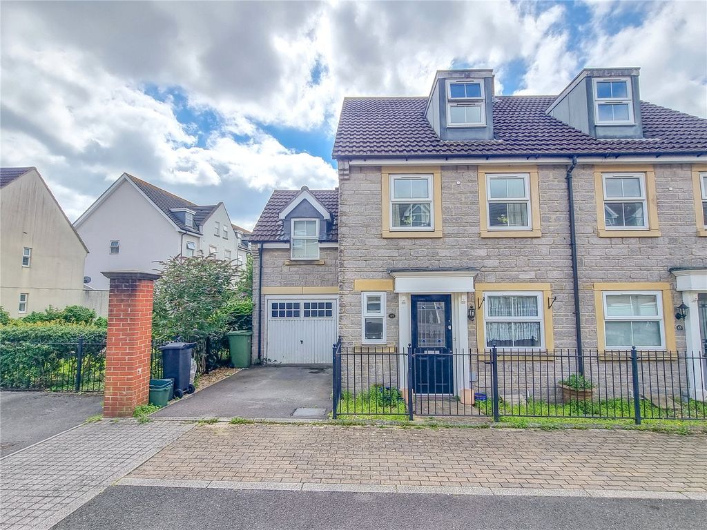 4 bed end terrace house for sale in Barter Close, Kingswood, Bristol