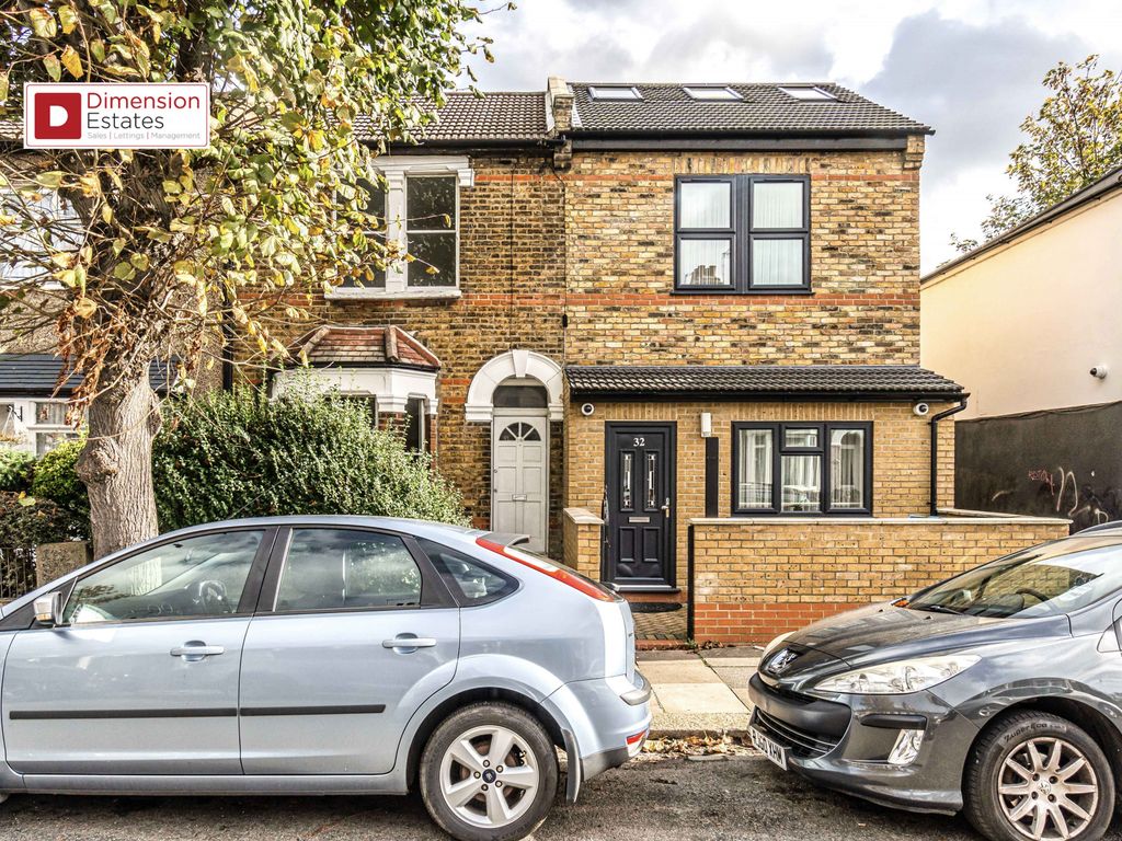 3 bed terraced house to rent in Eastbournia Avenue, Edmonton N9, £2,300