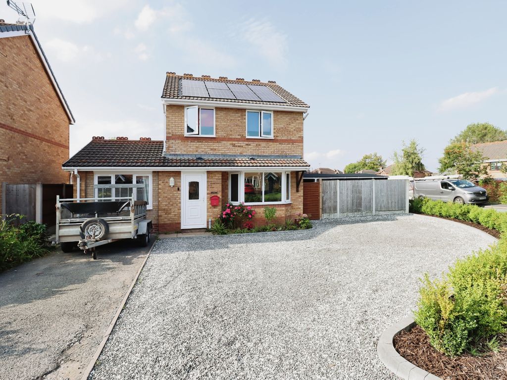 4 bed detached house for sale in Meadow Way, Gobowen, Oswestry SY11, £