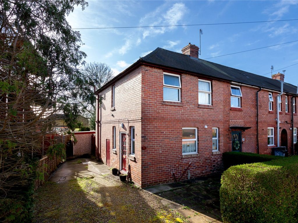3 bed end terrace house for sale in Asquith Avenue, York, North