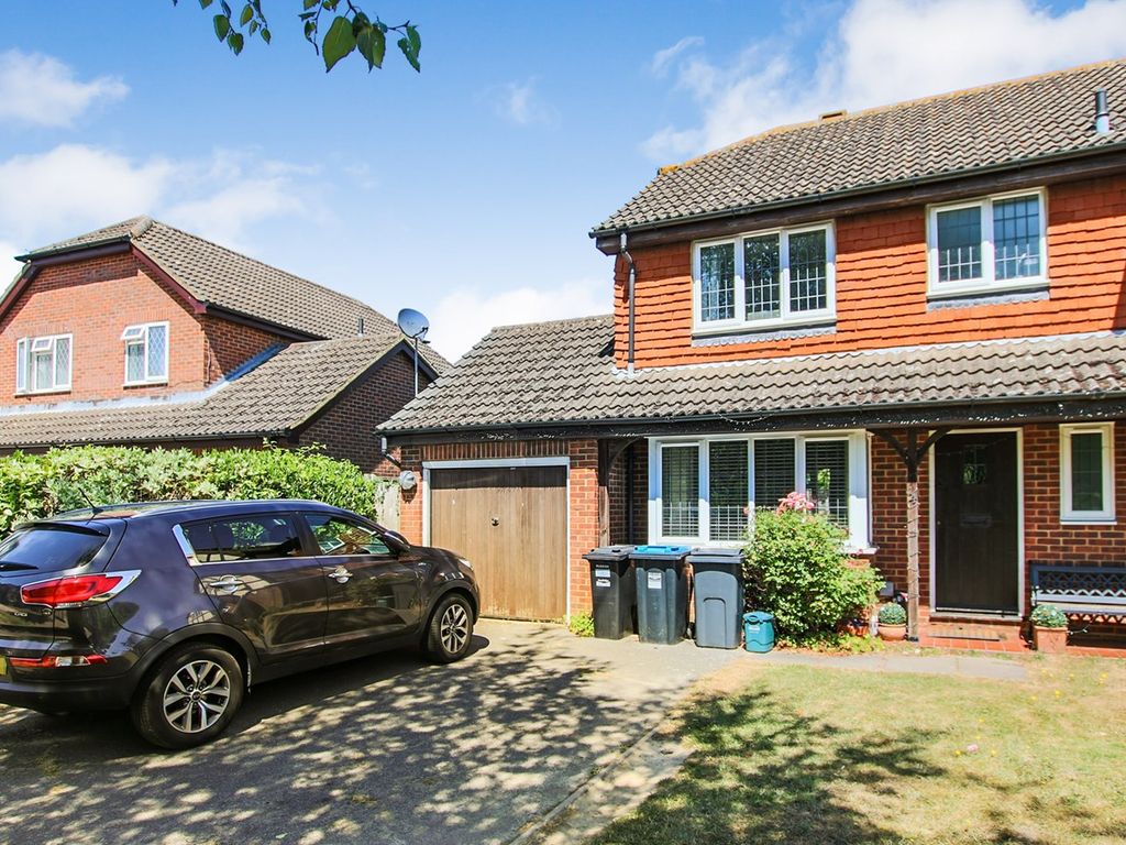 3 bed semidetached house for sale in Lincolns Mead, Lingfield RH7 Zoopla
