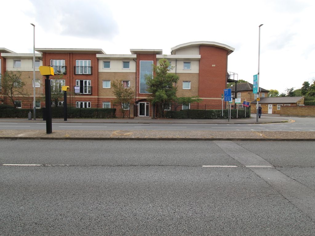 2 bed flat for sale in Uxbridge Road, Uxbridge UB10, £300,000 Zoopla