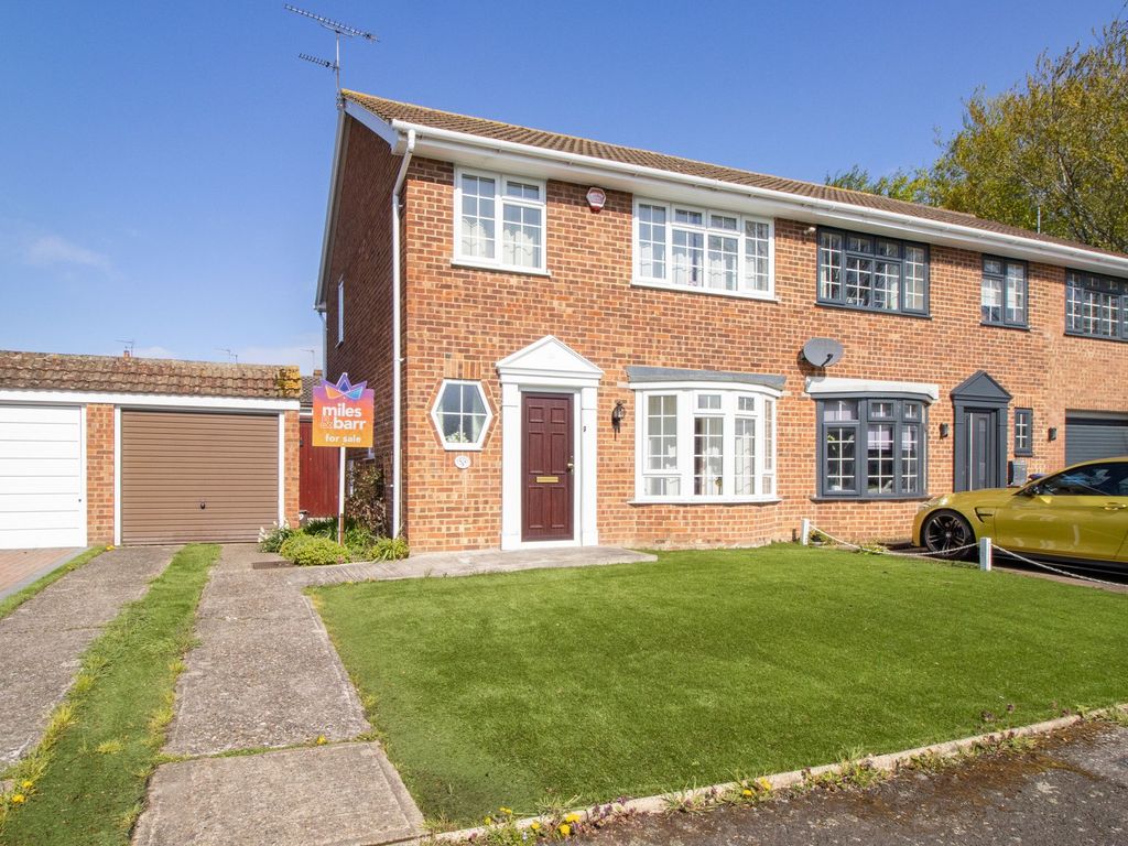 3 bed semidetached house for sale in Hildersham Close, Broadstairs