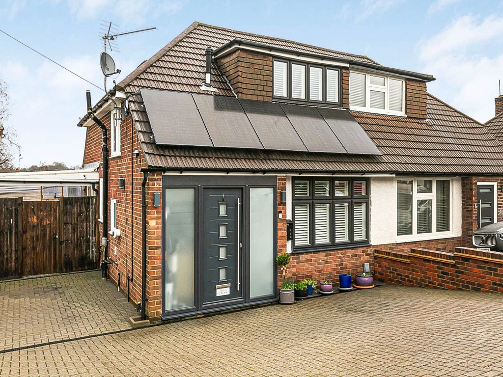 2 bed bungalow for sale in Sunnybank Road, Potters Bar EN6, £600,000