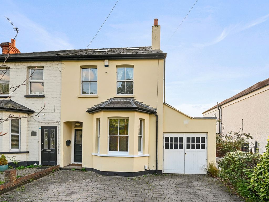 4 bed semidetached house to rent in London Road, Ewell KT17, £2,600